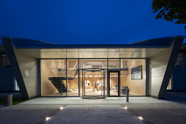 Foster + Partners redesigns Manchester United training complex