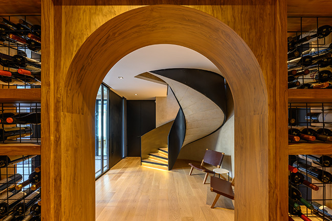 UNPUENTE by Paolini Arquitectos | Noble and Rustic Bridge House