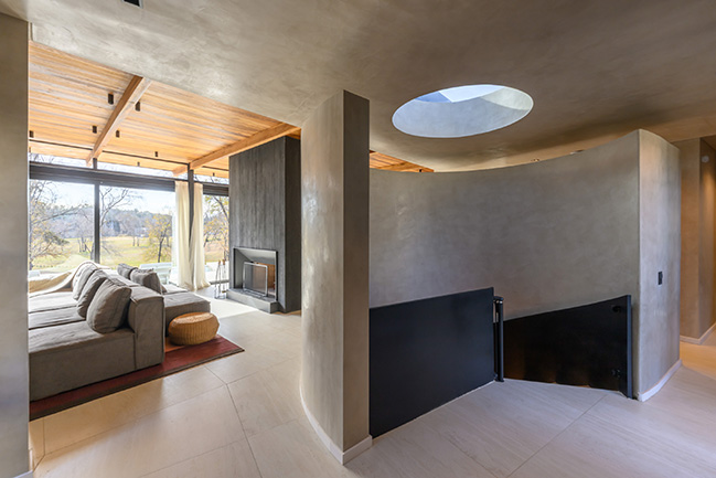 UNPUENTE by Paolini Arquitectos | Noble and Rustic Bridge House