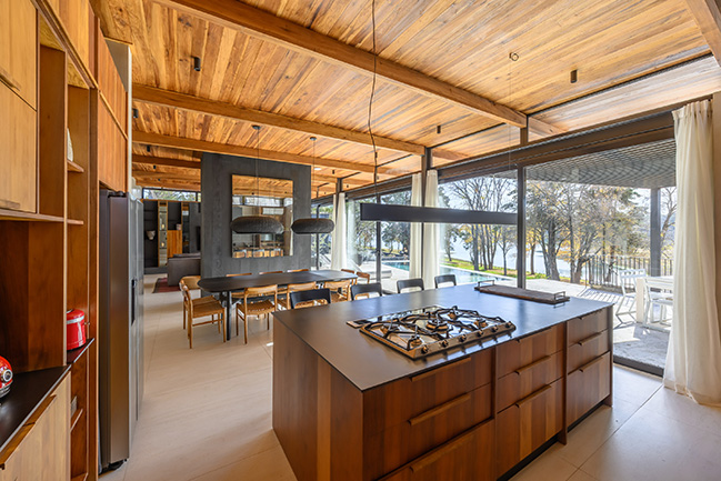UNPUENTE by Paolini Arquitectos | Noble and Rustic Bridge House