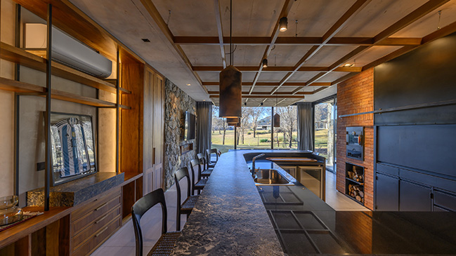 UNPUENTE by Paolini Arquitectos | Noble and Rustic Bridge House
