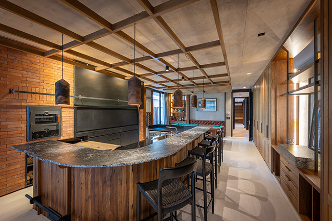 UNPUENTE by Paolini Arquitectos | Noble and Rustic Bridge House