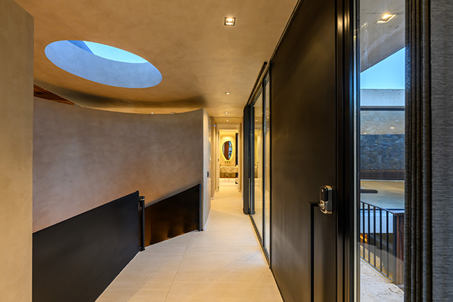 UNPUENTE by Paolini Arquitectos | Noble and Rustic Bridge House