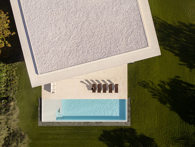 Villa Lavan by Fran Silvestre Arquitectos