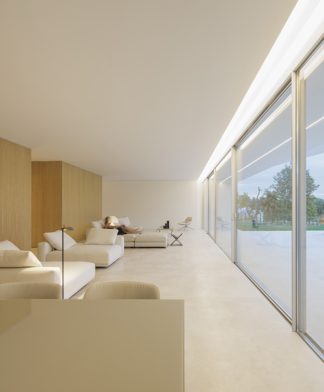Villa Lavan by Fran Silvestre Arquitectos