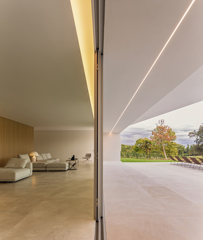 Villa Lavan by Fran Silvestre Arquitectos