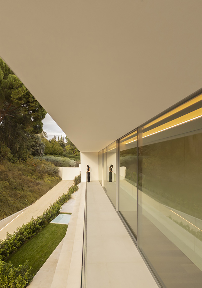 Villa Lavan by Fran Silvestre Arquitectos