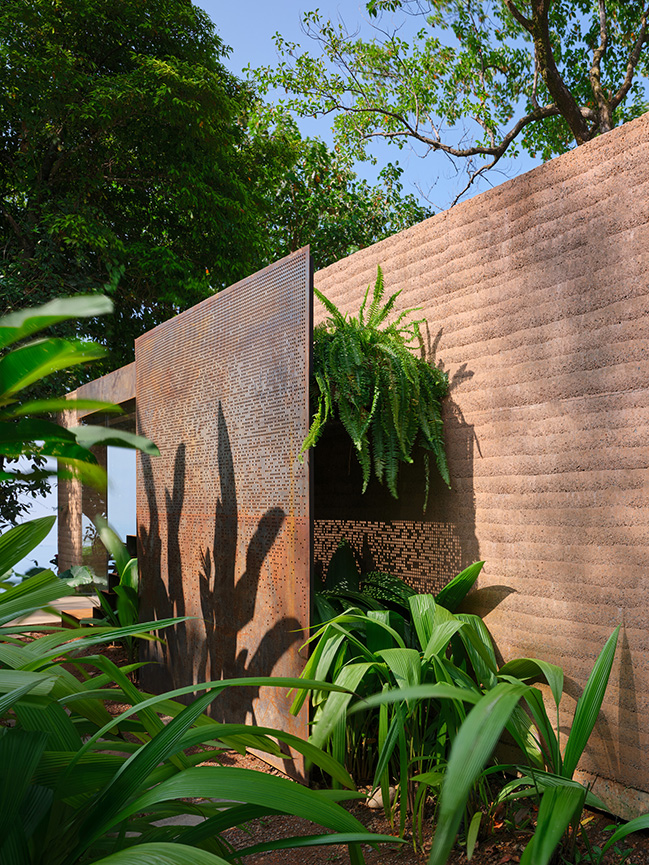 Studio House by Formafatal