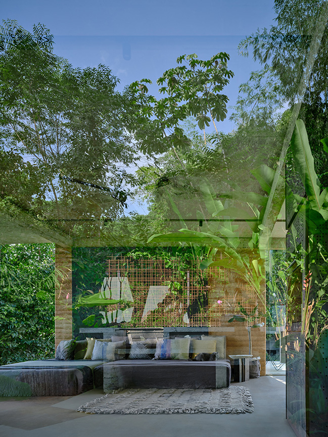Studio House by Formafatal