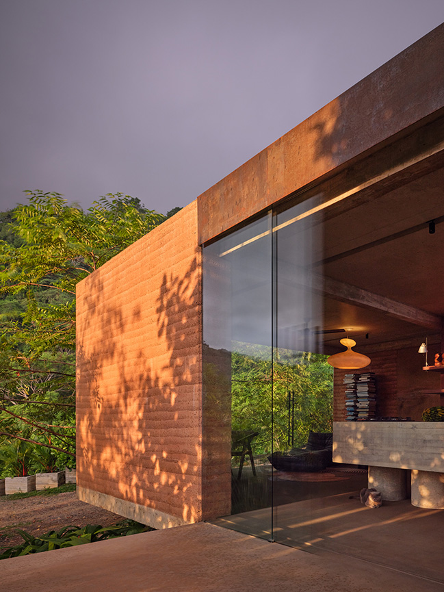 Studio House by Formafatal