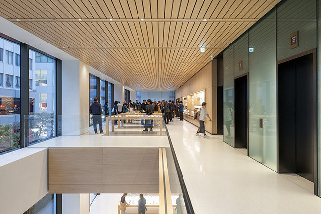 Foster + Partners partnered with Apple to redesign its first iconic store in Japan