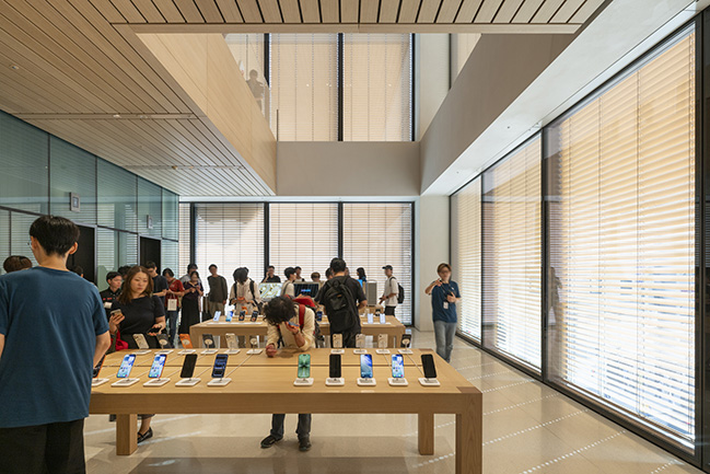 Foster + Partners partnered with Apple to redesign its first iconic store in Japan