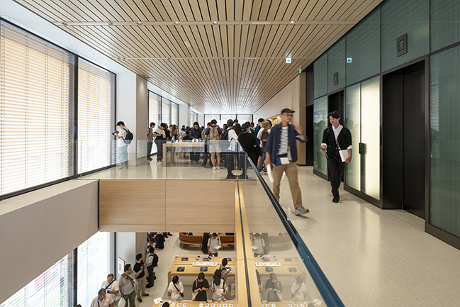 Foster + Partners partnered with Apple to redesign its first iconic store in Japan