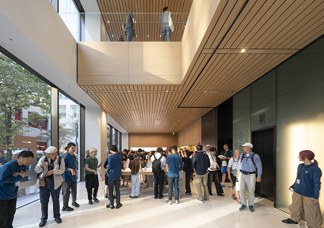 Foster + Partners partnered with Apple to redesign its first iconic store in Japan