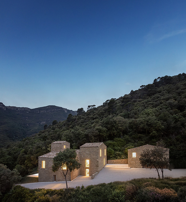 Mas Cadalt by Fran Silvestre Arquitectos