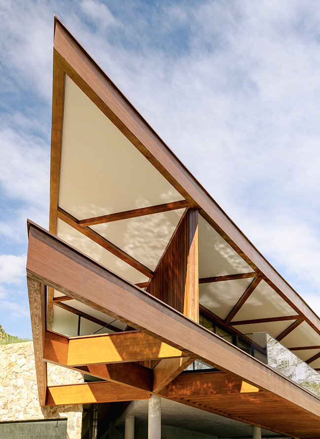 Tangram House by TETRO Architecture