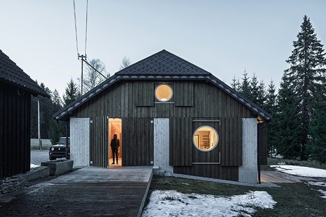 Borová Lada Cottage by Studio Plyš