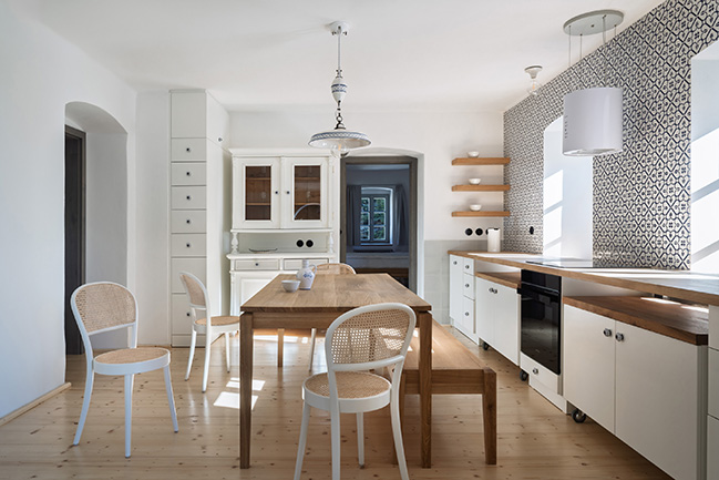 Borová Lada Cottage by Studio Plyš