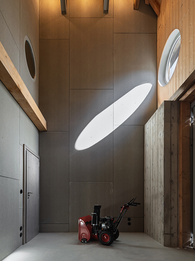 Borová Lada Cottage by Studio Plyš