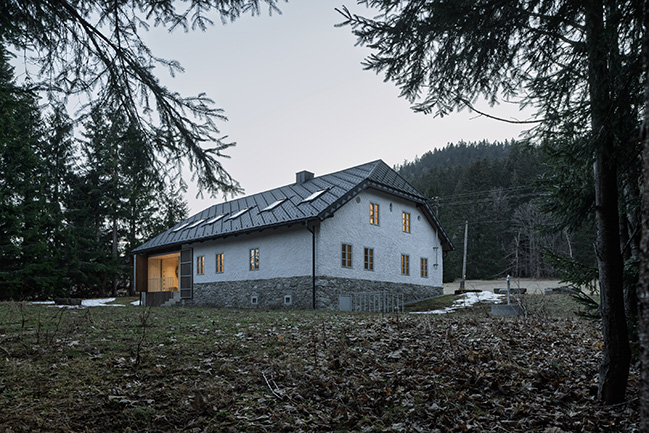 Borová Lada Cottage by Studio Plyš