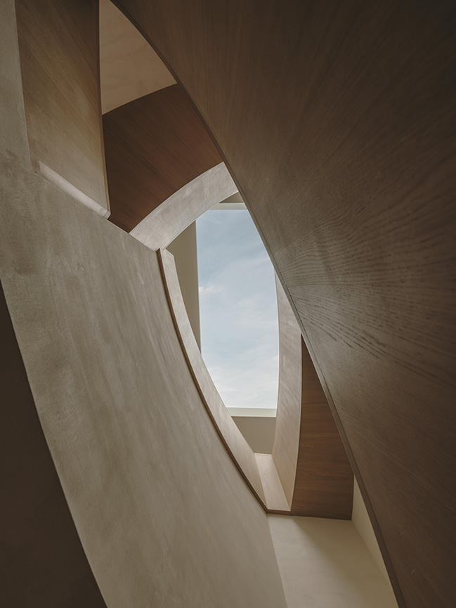 LOUI PARIS by Holzrausch Studio