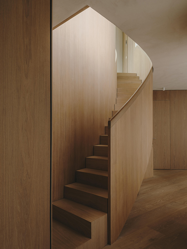 LOUI PARIS by Holzrausch Studio