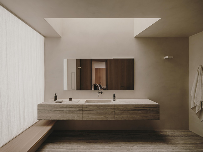 LOUI PARIS by Holzrausch Studio