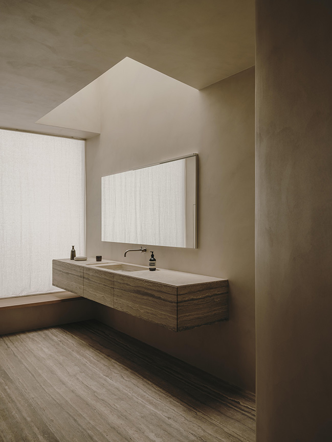 LOUI PARIS by Holzrausch Studio