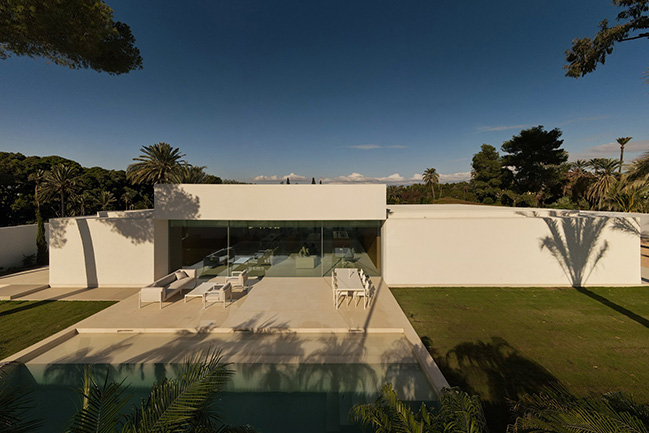 Cano House by Fran Silvestre Arquitectos