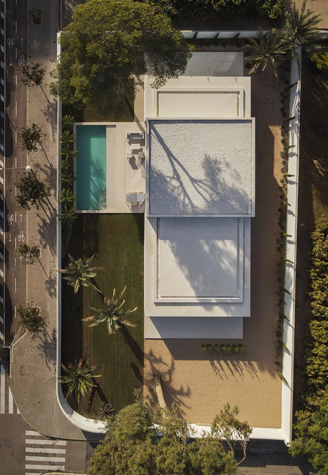 Cano House by Fran Silvestre Arquitectos