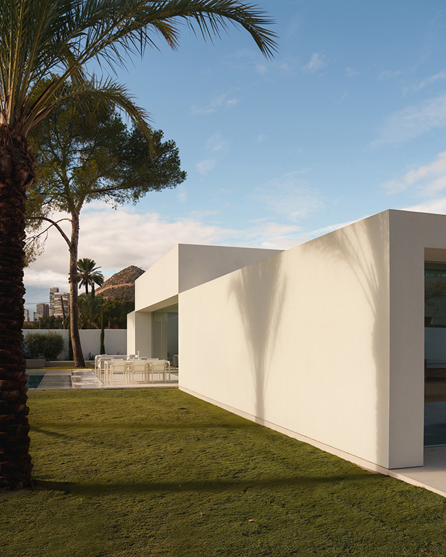 Cano House by Fran Silvestre Arquitectos