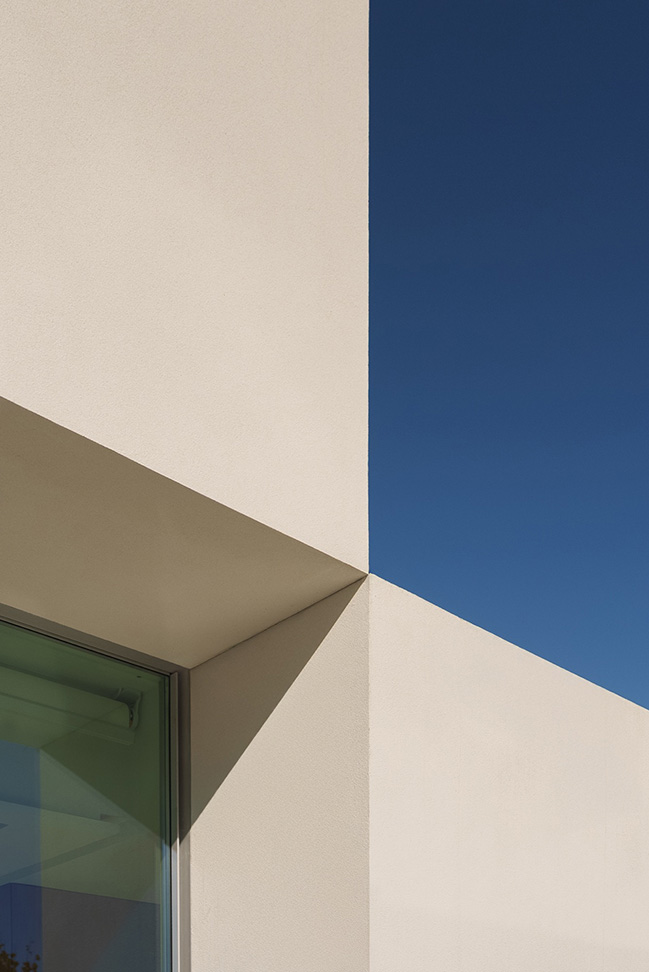 Cano House by Fran Silvestre Arquitectos