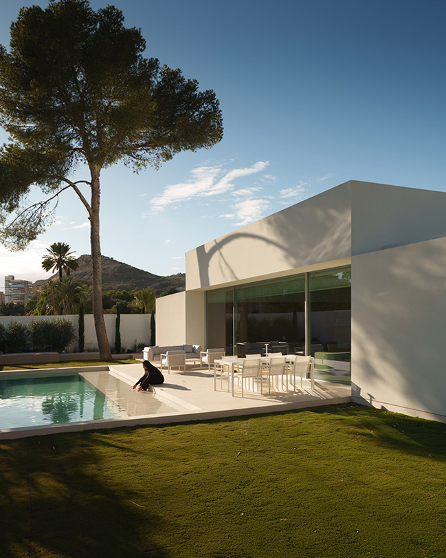 Cano House by Fran Silvestre Arquitectos