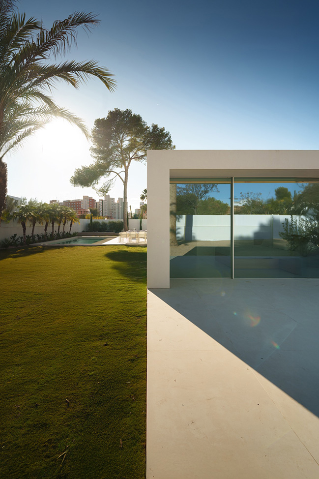 Cano House by Fran Silvestre Arquitectos