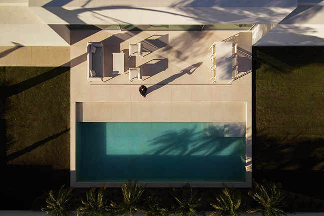 Cano House by Fran Silvestre Arquitectos