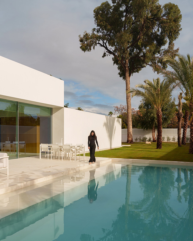 Cano House by Fran Silvestre Arquitectos