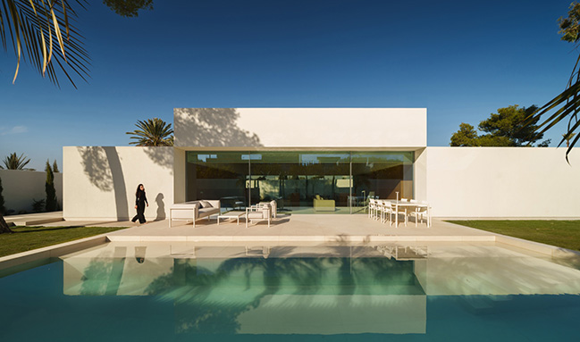 Cano House by Fran Silvestre Arquitectos