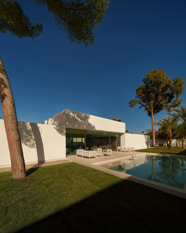 Cano House by Fran Silvestre Arquitectos