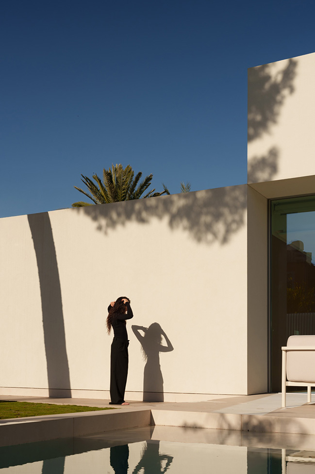 Cano House by Fran Silvestre Arquitectos