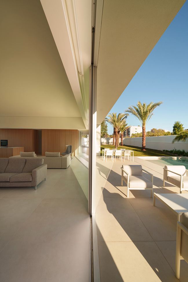 Cano House by Fran Silvestre Arquitectos