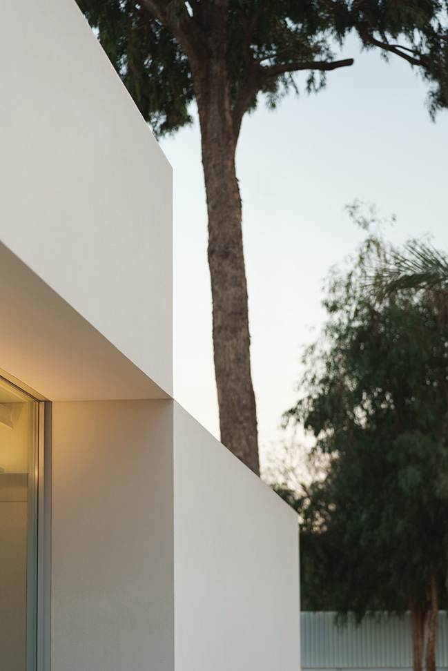 Cano House by Fran Silvestre Arquitectos
