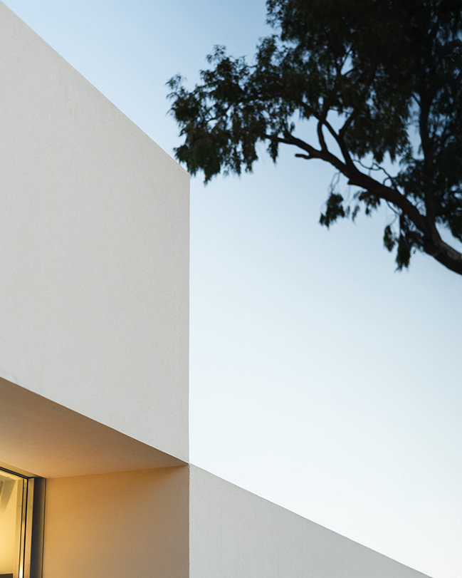 Cano House by Fran Silvestre Arquitectos
