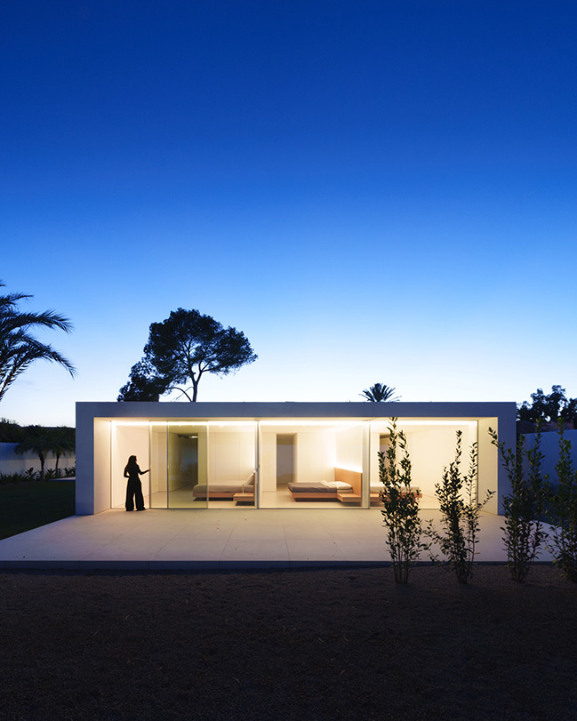 Cano House by Fran Silvestre Arquitectos