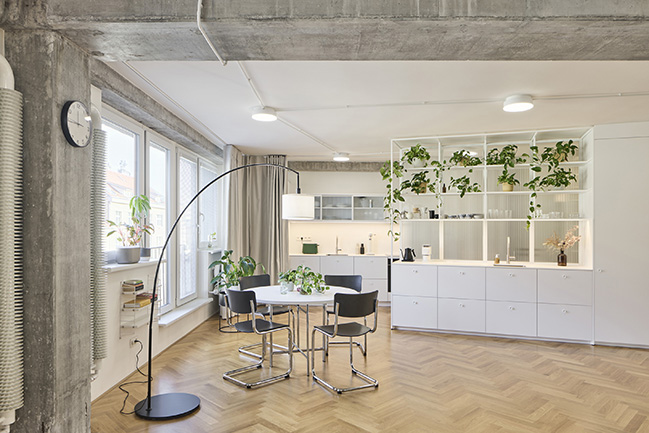 No-Wall Apartment by RDTH architekti