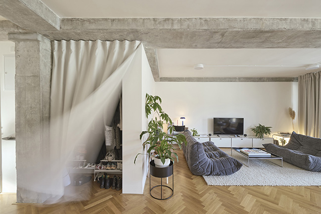 No-Wall Apartment by RDTH architekti