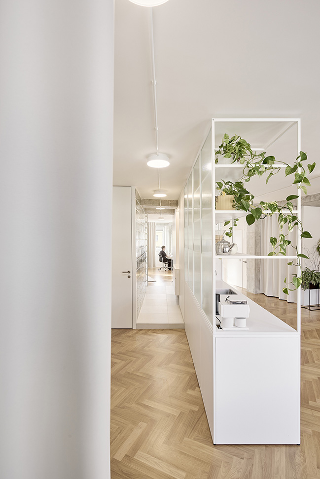 No-Wall Apartment by RDTH architekti