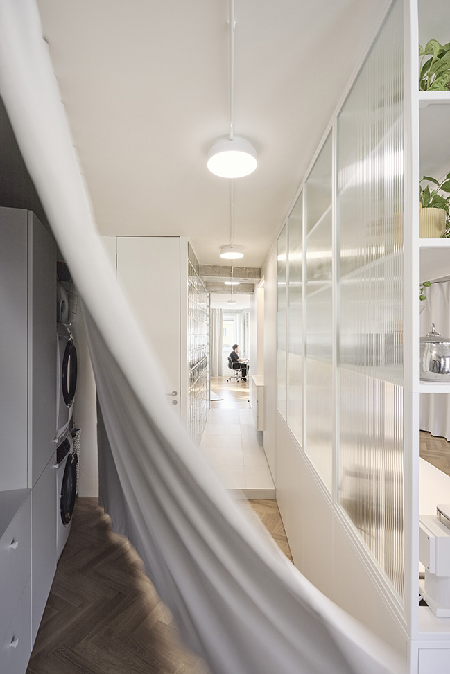 No-Wall Apartment by RDTH architekti