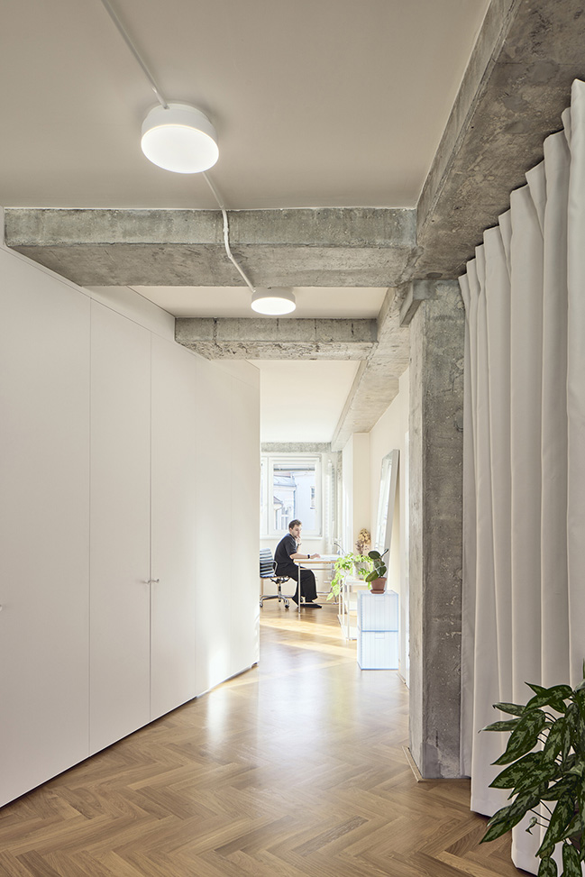 No-Wall Apartment by RDTH architekti