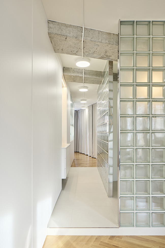 No-Wall Apartment by RDTH architekti