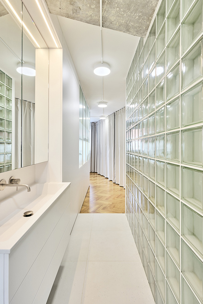 No-Wall Apartment by RDTH architekti